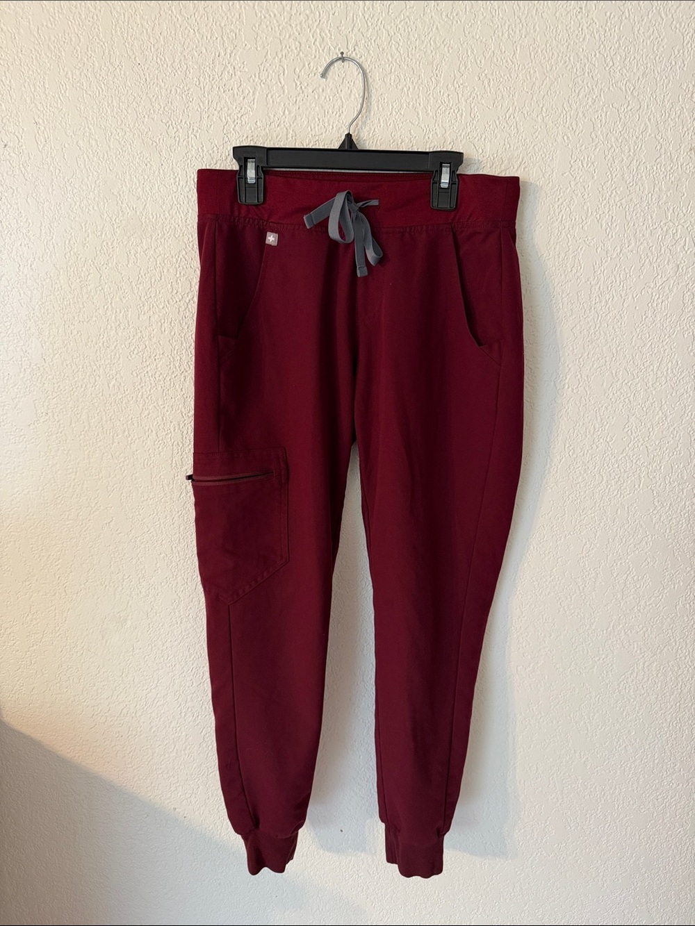 Figs Women's Zamora Petite Jogger Scrub Pants in Burgundy
